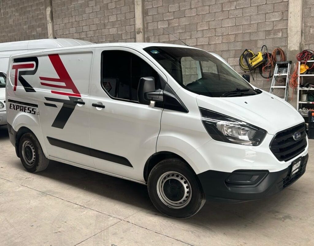 VAN CHICA 12 CAPACIDAD 2 PALLETS-1 TON